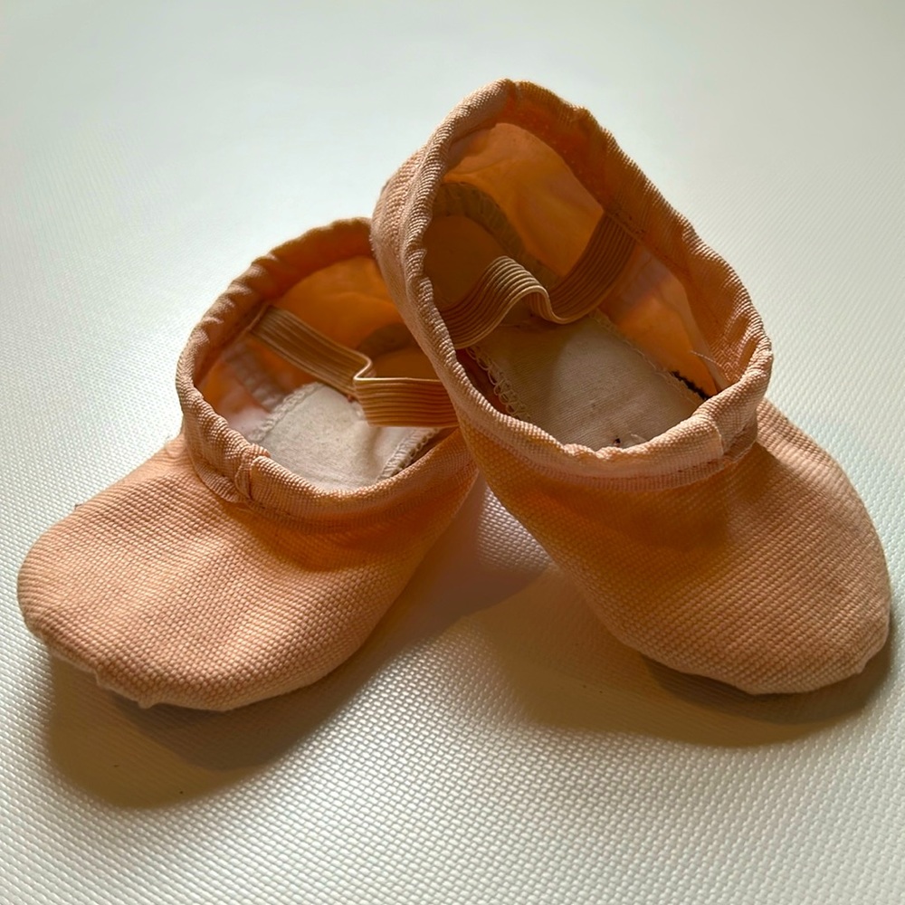 Toddler ballet shoes size 5, pink
